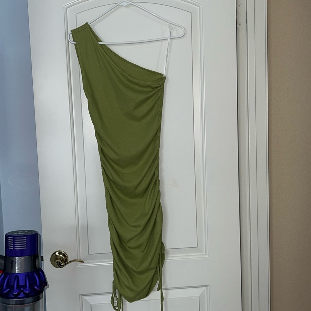 green dress